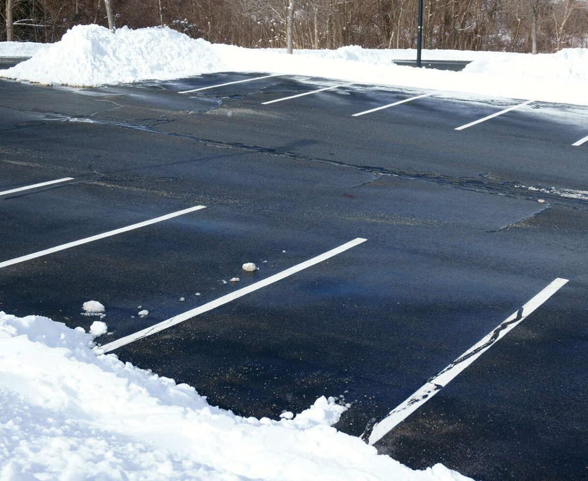 Anti-ice services using Calcium Chloride: Environmentally Friendly De-icer